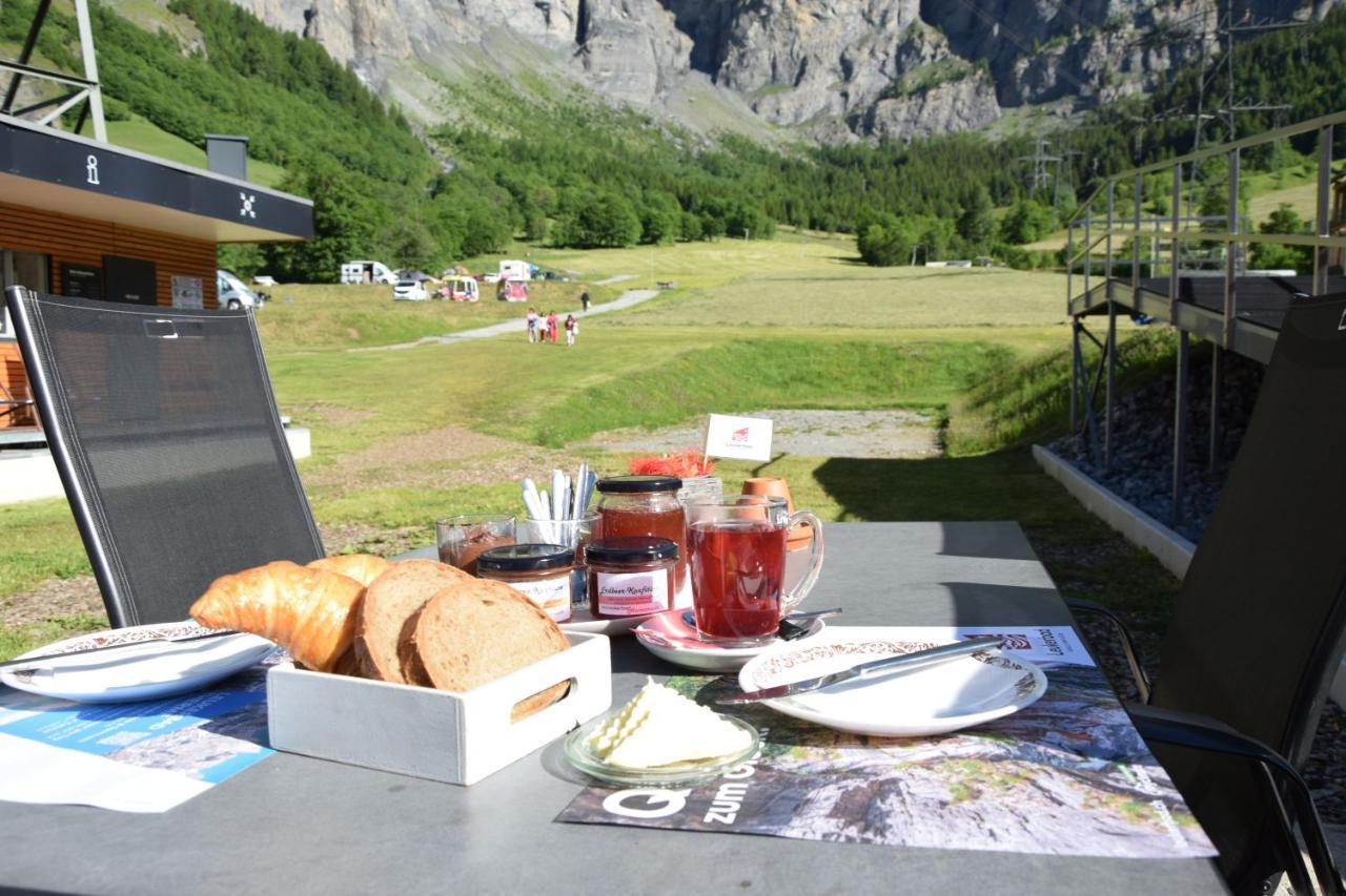 Campingplatz Mit Restaurant & Sportarena Leukerbad Exterior foto