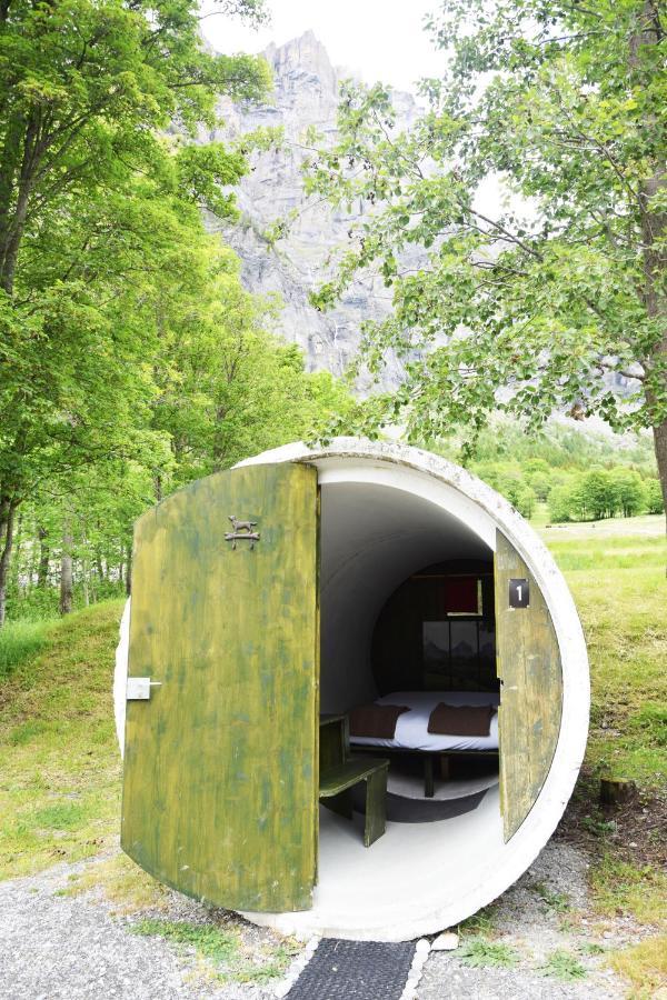 Campingplatz Mit Restaurant & Sportarena Leukerbad Exterior foto