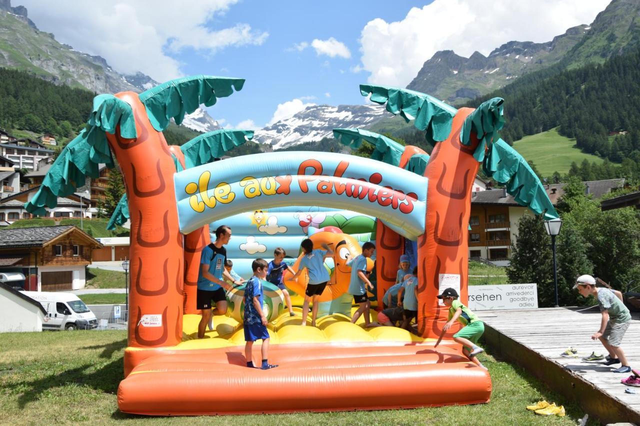 Campingplatz Mit Restaurant & Sportarena Leukerbad Exterior foto